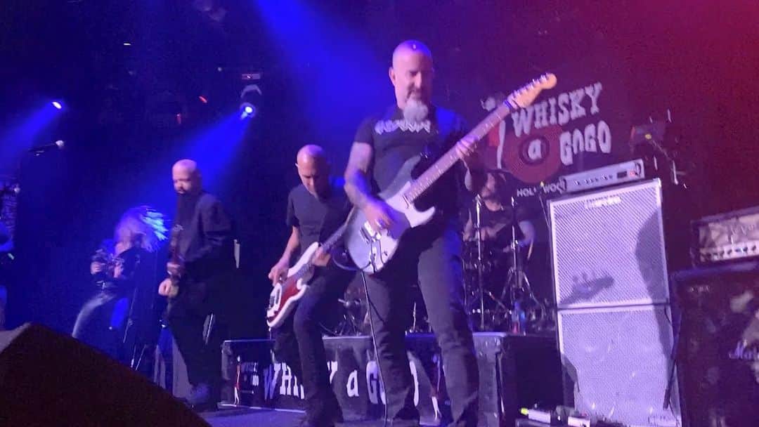 グレゴリー・ニコテロのインスタグラム：「Rock and Roll rears it’s head at the Whiskey A Go-Go tonight as Motor Sister took the stage and blew the roof off!  Honored to be invited by @scottianthrax.  Feels good to feel like a real person again and get back to going to shows and reconnecting!」