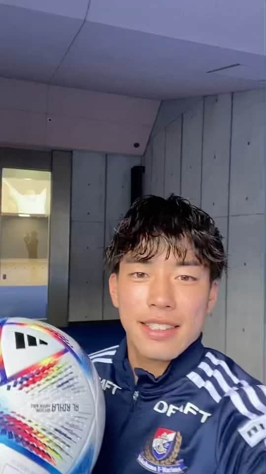 吉尾海夏のインスタグラム：「新しくなる試合球のアル・リフラ蹴ってみました⚽ 最高です😁👌 #adidasFootball」