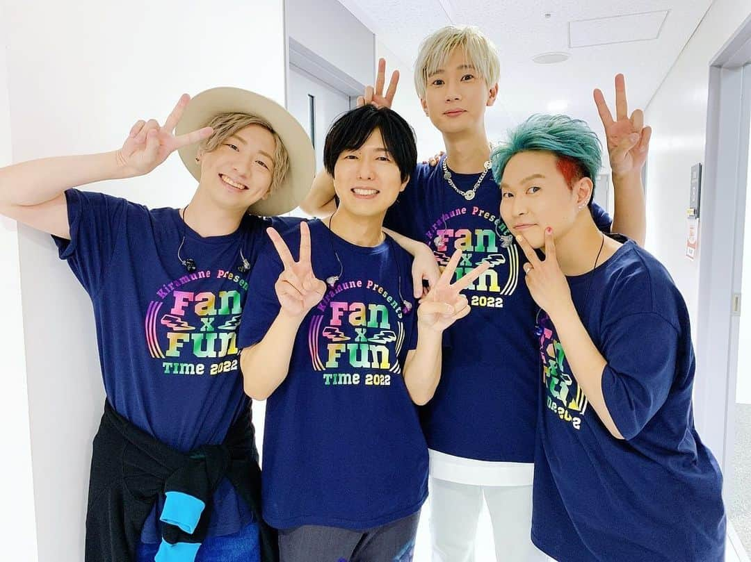 木村良平のインスタグラム：「『Fan×Fun Time東京』の思い出。2日目。 #神ぐなる #そんなユニットねえだろって言われた #でも良い笑顔 #柿原徹也 #ウィンク #sparqlew #ひまわりポーズ」