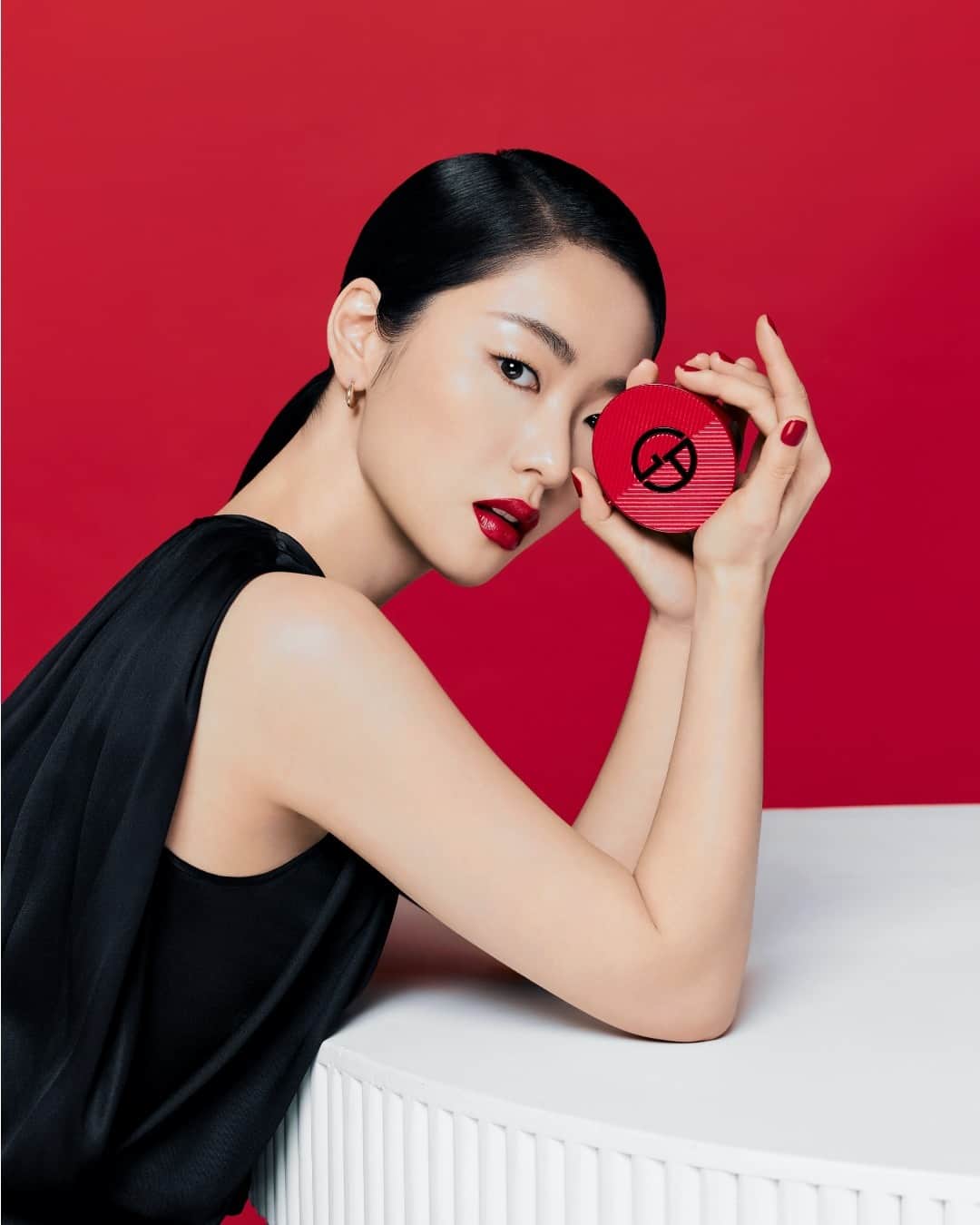 Armani Beautyさんのインスタグラム写真 - (Armani BeautyInstagram)「As seen in @WKorea. Actress @Jeon.Yeobeen wears MY ARMANI CUSHION TO GO FOUNDATION for supreme coverage with an enduring glow. LIP POWER in shade 402 completes her beauty look with a powerful red lip.  #Armanibeauty #JeonYeobeen #GiorgioArmani ##MyArmaniToGo #foundation」5月16日 17時00分 - armanibeauty