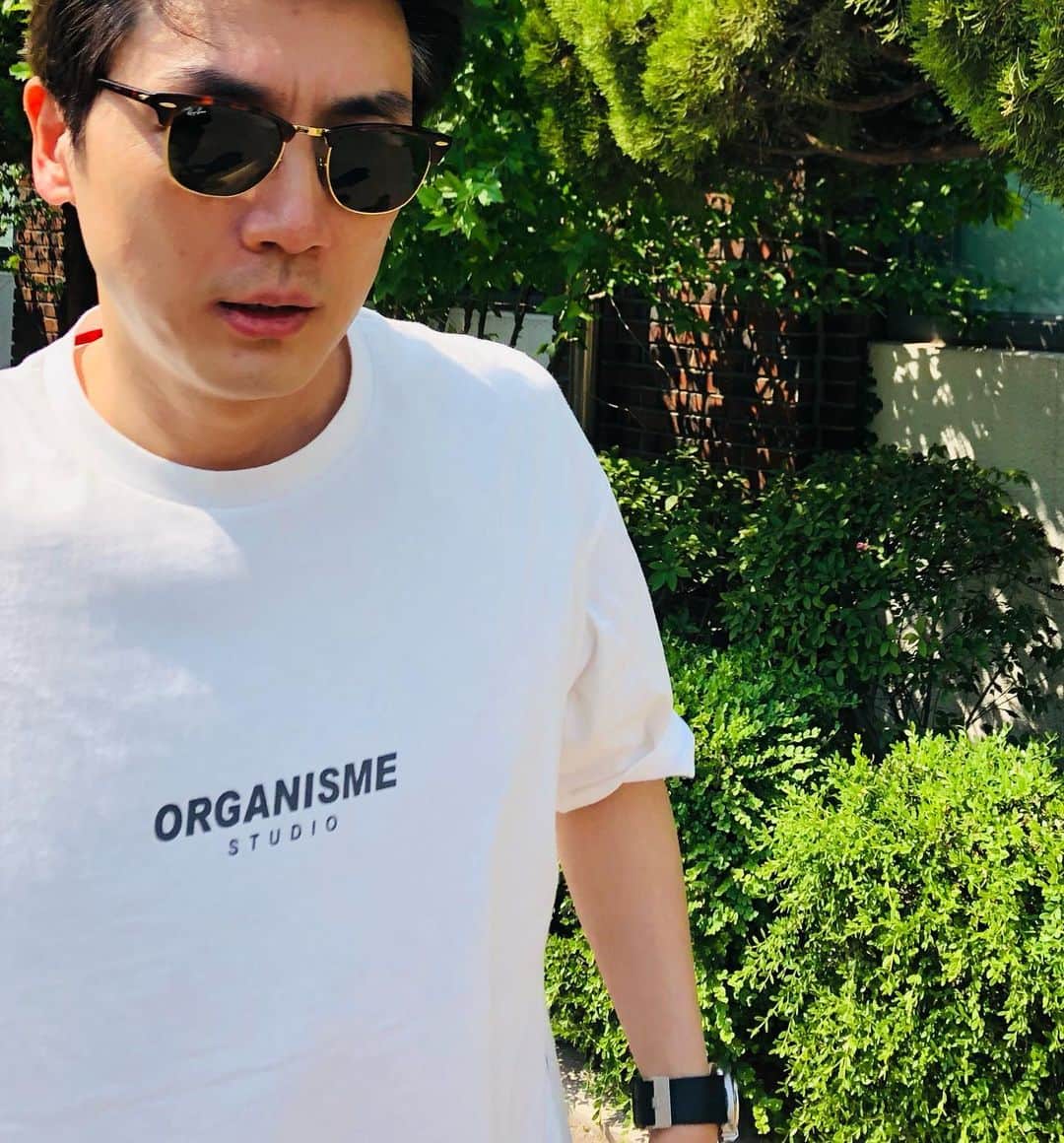 ペク・スンヒョンのインスタグラム：「http://organisme-studio.com/ #오가니즘스튜디오 #협찬 #오가니즘 #티셔츠 #티셔츠추천」