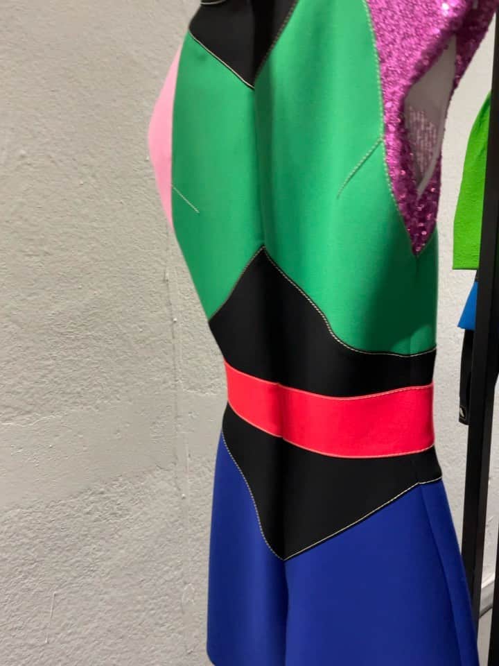 のインスタグラム：「Let’s start the week with the colors of @shi.rt_official backstage」