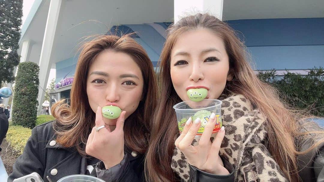 DJGEKIKARAのインスタグラム：「夢の国🐭💚🐭💛💚💛💚💛 また絶対いこっ💕  #東京ディズニーランド #ミッキー #ミニー #美女と野獣 #ハプニング ＃めちゃくちゃ喜んで落ち込む　＃ブラックコーデ」