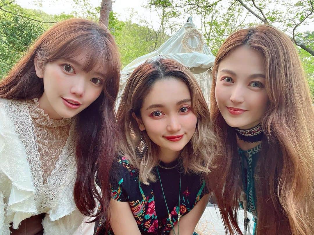 MICさんのインスタグラム写真 - (MICInstagram)「🇯🇵おもいで  まいまいさんとちあきさんとクラインガルテン能勢でキャンプしたよ🏕  行き帰りの車も、スーパーでのお買い物も組み立てる時もご飯の用意する時もお風呂入る時も寝るときも片付けもいつだってたのしい\( ˙▿˙　)/  今回は夜中にすごいゲストが現れて 早寝宣言してたのに3時過ぎまで盛り上がった、、、結果びびりすぎてひとりでトイレに行けなくなった、、、  いつも本当にありがとうや(꒦ິ⌑꒦ີ) 離れていても2人の愛と優しさをたびたび感じる、、(꒦ິ⌑꒦ີ)  能勢は初めて行ったんだけど自然も人も 素敵すぎる場所だった( ꈨຶ ˙̫̮ ꈨຶ ) 　 リールも頑張って作ろう  #クラインガルテン #クラインガルテン能勢 #能勢 #キャンプ #ゆるキャン #女子旅 #女子キャン #大阪キャンプ #캠핑　#캠핑스타그램　#camping #japantravel #japantrip #traveljapan #tripjapan」5月16日 20時04分 - micmofmof