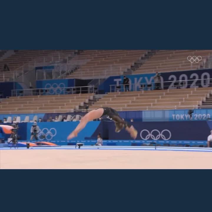 ジウリア・シュタイングルーバーのインスタグラム：「tb to the @olympics 🖤🤍 loved this black sparkling leo from @sylviapteamwear ✨ and yep, i miss gymnastics a lot❤️ #nostalgia #tb #oldchick #olympics」