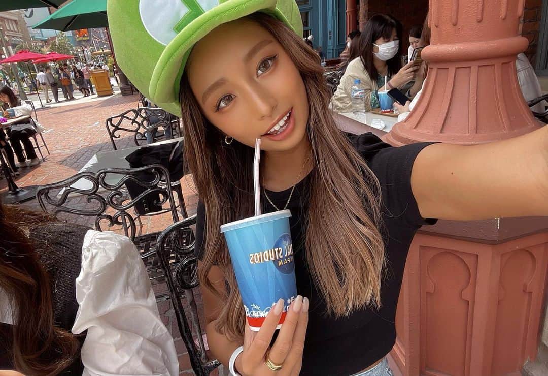 のインスタグラム：「・ ・ ストロー絶対噛む人です🙋🏽‍♀️🥤  #ユニバ#ルイージ#大阪#ギャル#usj」