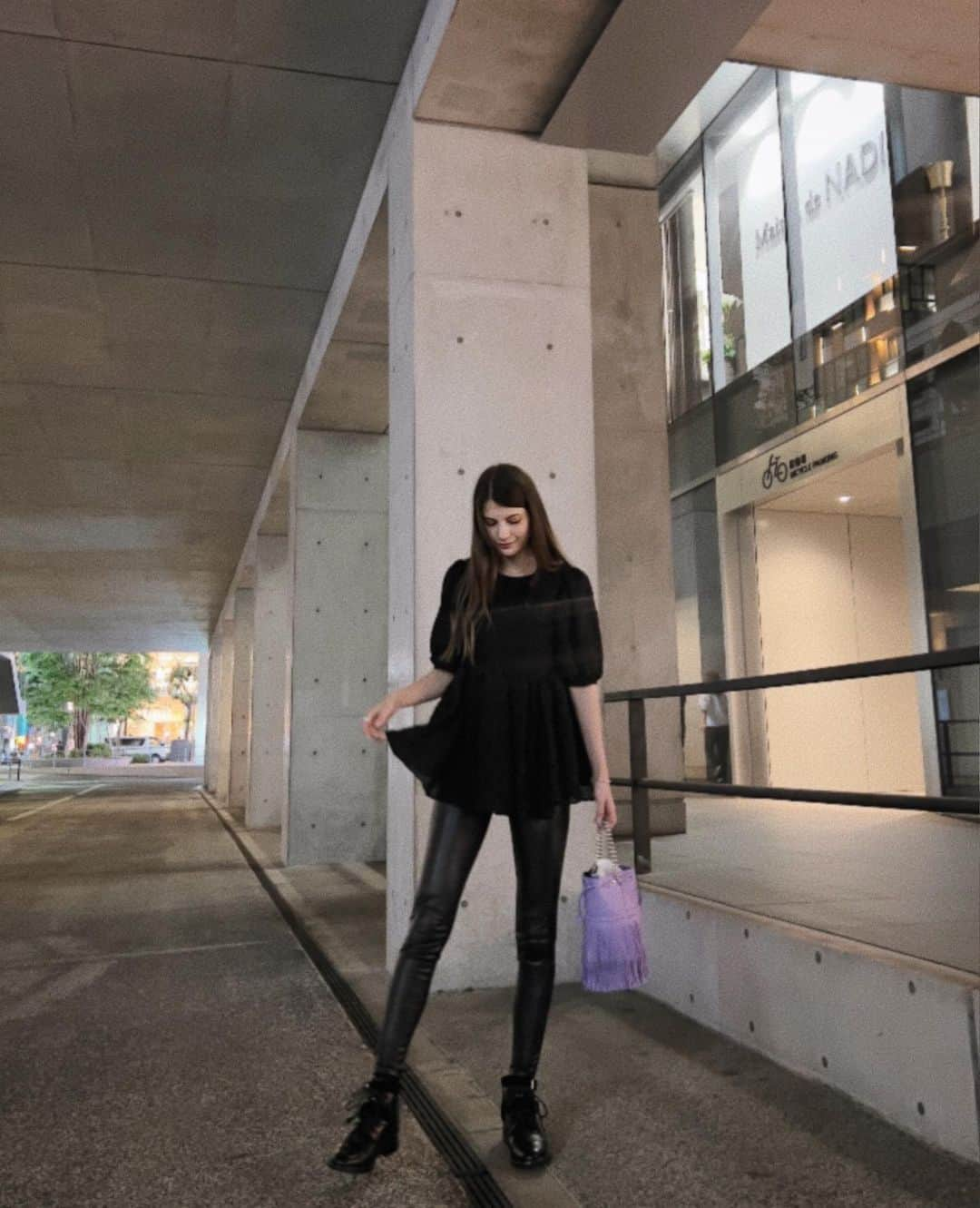 マギーさんのインスタグラム写真 - (マギーInstagram)「30歳2日目の私服です〜😂  Tops: @coel.official  Pants: @allsaintsjapan  Boots: @ysl  Bag: @jandmdavidson」5月16日 21時39分 - maggymoon