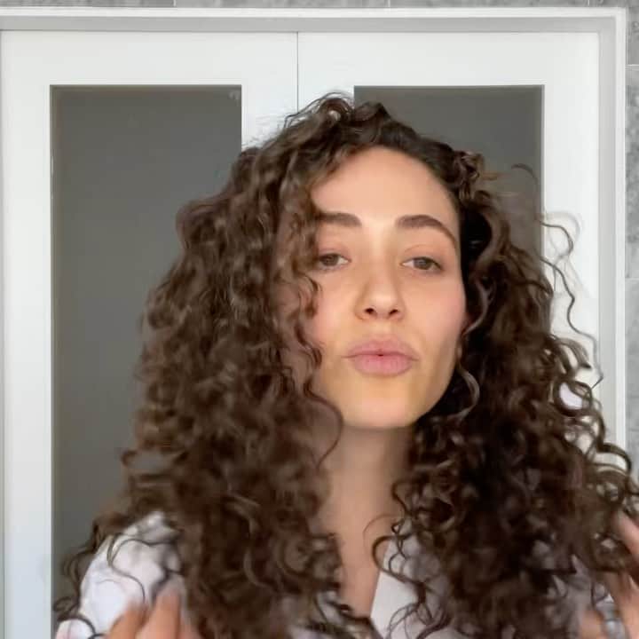 のインスタグラム：「@voguemagazine thank you for featuring my journey to natural hair love 💕」
