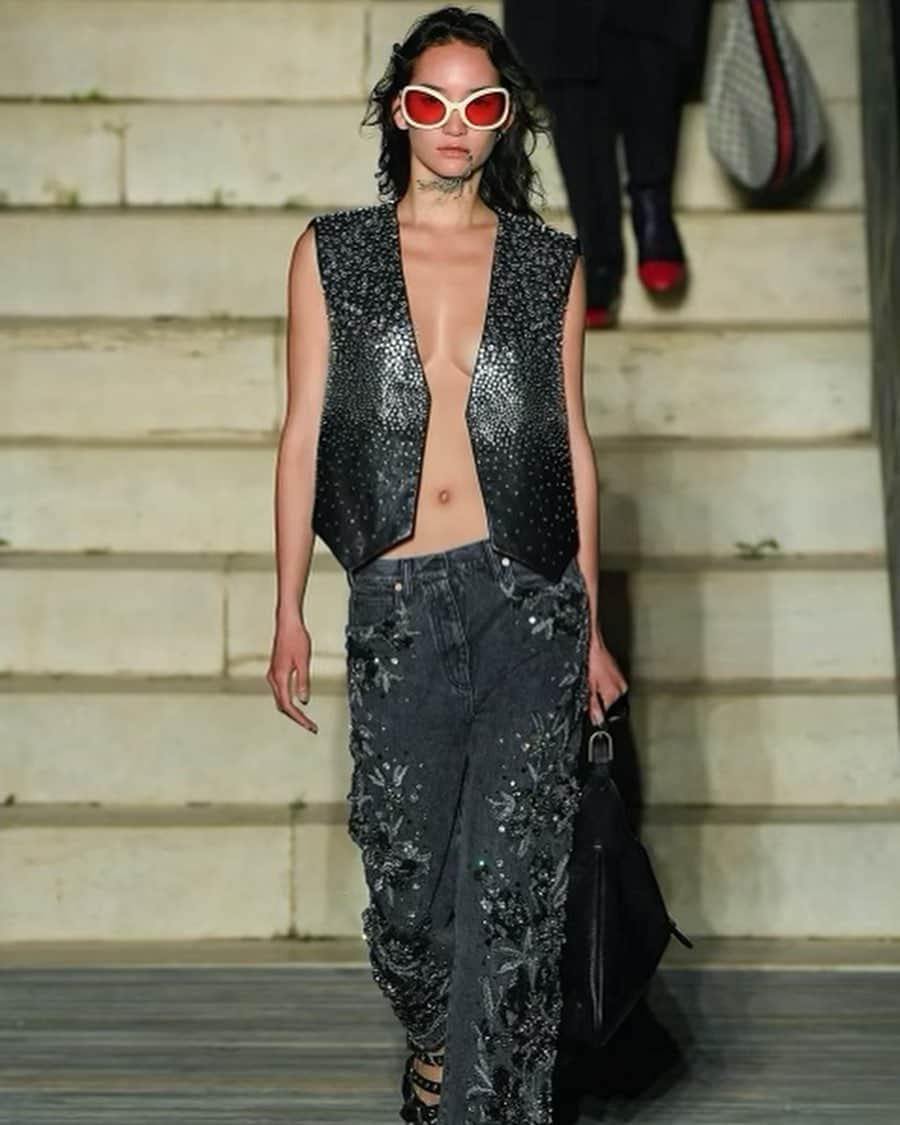 のインスタグラム：「#cosmogonie 🪐🔮 THANK YOU @gucci @alessandro_michele ❤️‍🔥🥰 Thank you for having me be apart of one of the sickest cast shows ever! Everyone looked phenomenal💃🏻 The planets and stars were all aligned tonight as we all manifested to be here🪐🫶🏻」