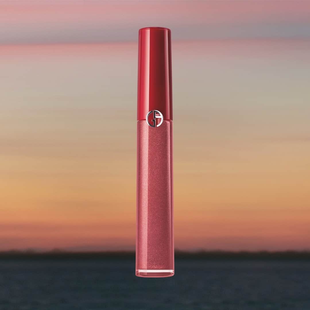 Armani Beautyさんのインスタグラム写真 - (Armani BeautyInstagram)「Sun-kissed allure. Echoing the sun sparkling on the sea, LIP MAESTRO MEDITERRANEA is infused with light-capturing pearls to bring a sun-flecked quality to a luminous matte lip.   #Armanibeauty #LipMaestro #lipstick」5月17日 18時00分 - armanibeauty
