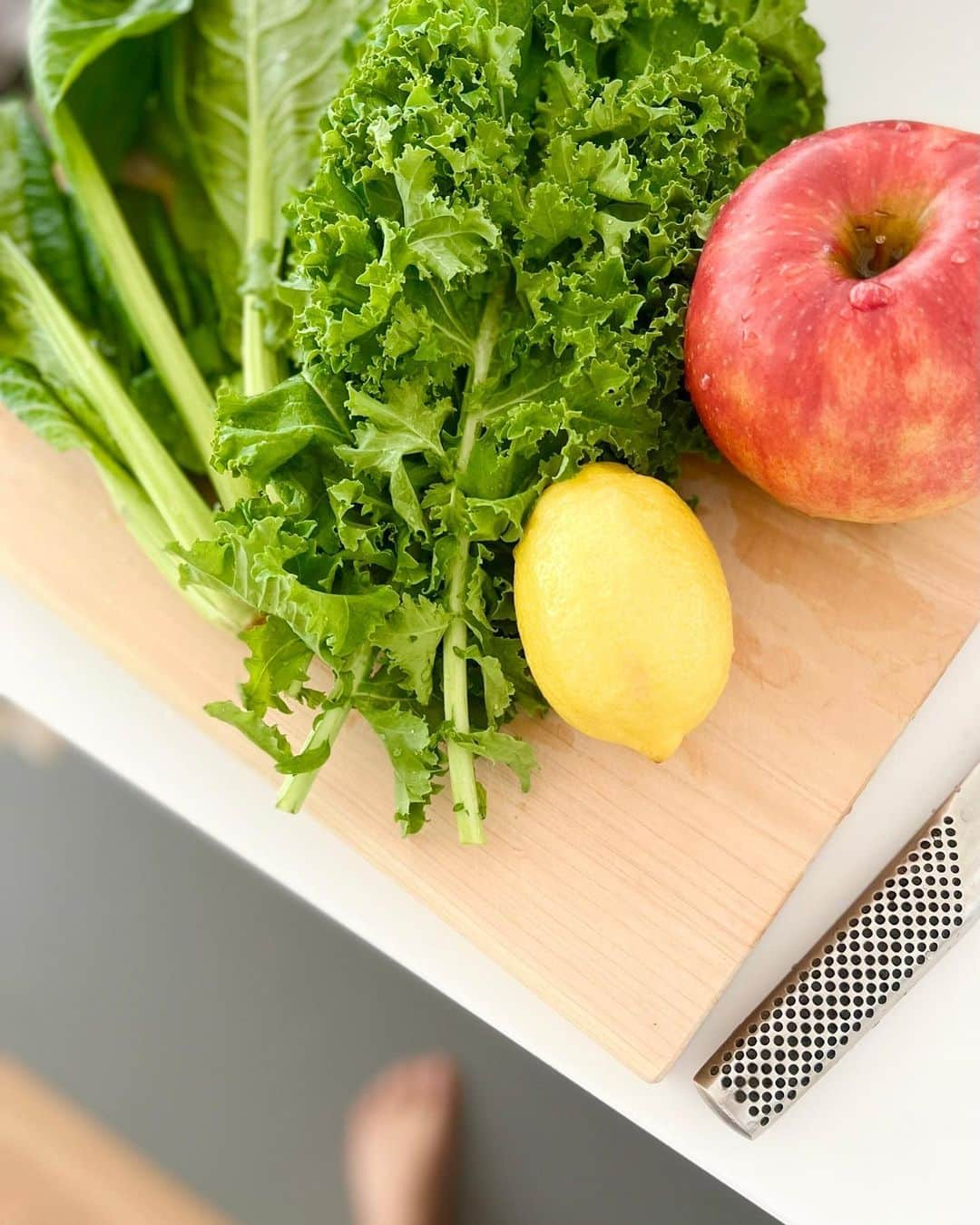 氷川きよしさんのインスタグラム写真 - (氷川きよしInstagram)「ケール入り野菜ジュース🥬🍎🍋 そこにヨーグルトも。  絶対倒れられないから内側からまず免疫あげてます！  by Kiina  #氷川きよし #hikawakiyoshi #kii #kiina #kiinatural #キヨラー」5月17日 11時49分 - hikawa_kiyoshi_official