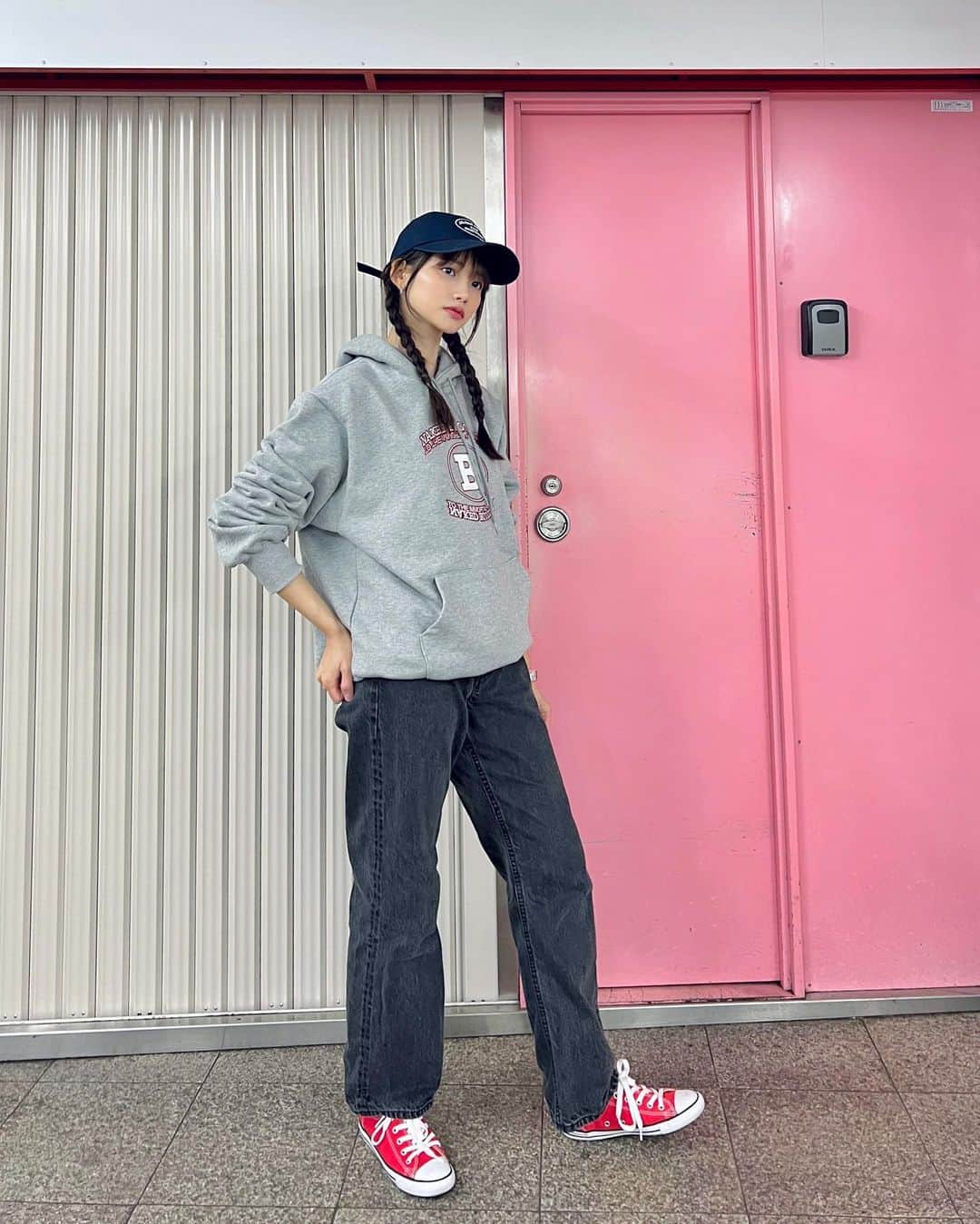 ハ・ヨンスのインスタグラム：「Nakedblood17 🤍 @nakedblood17 @naked_cherry  #nkbd17®」