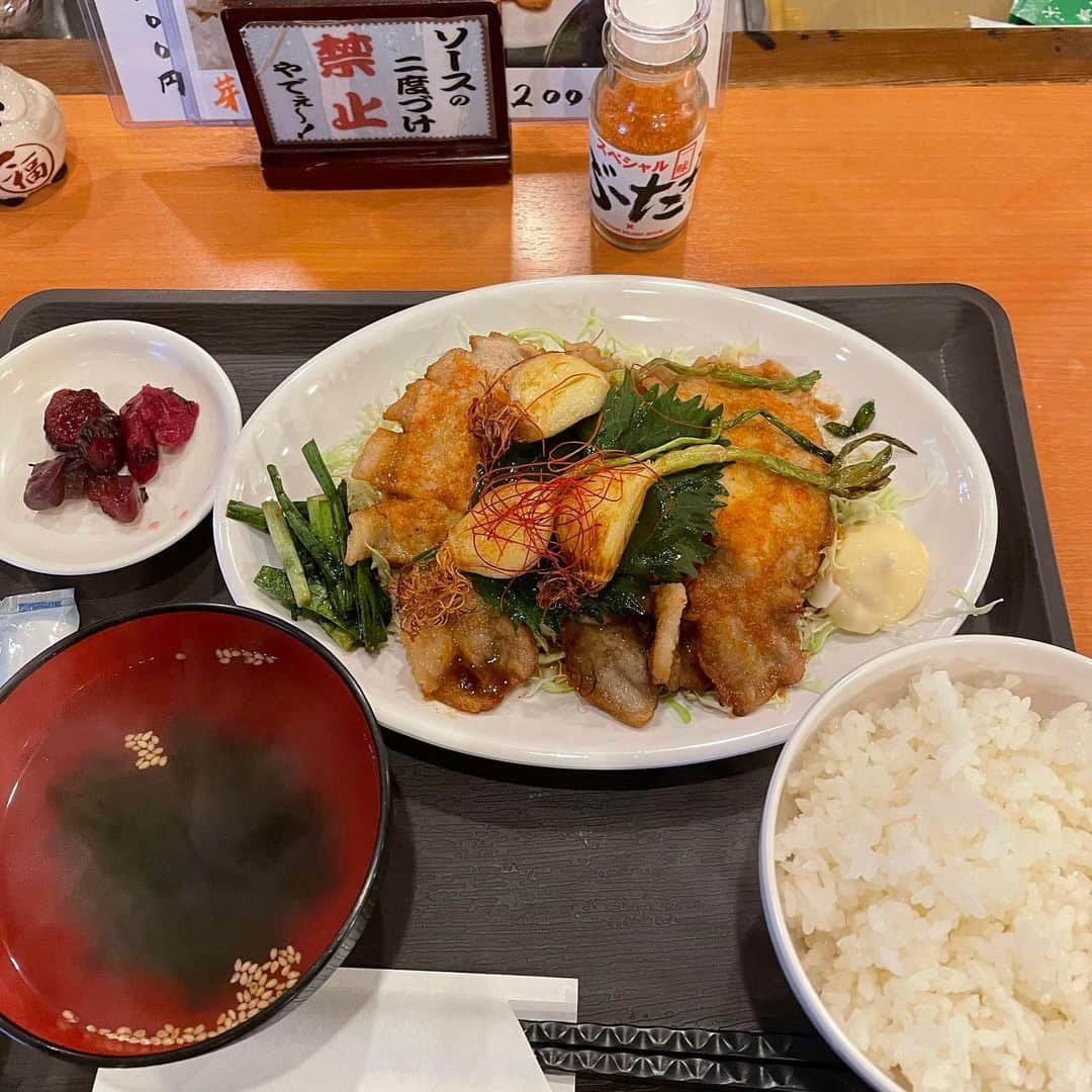 木村ひさしさんのインスタグラム写真 - (木村ひさしInstagram)「最高のおっさんの昼ごはん。 よねやまのぶたやき　芽子にんにくぶたやき四枚 #最高のおっさんの肉 #よねやまのぶたやき  #野方の昼ごはん」5月17日 14時27分 - kimura.hisashi