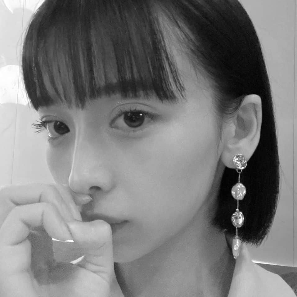 華村あすかさんのインスタグラム写真 - (華村あすかInstagram)「自分で前髪切るのはもう辞めよう  (どう頑張っても段差が出来る)」5月17日 14時51分 - hanamura_asuka