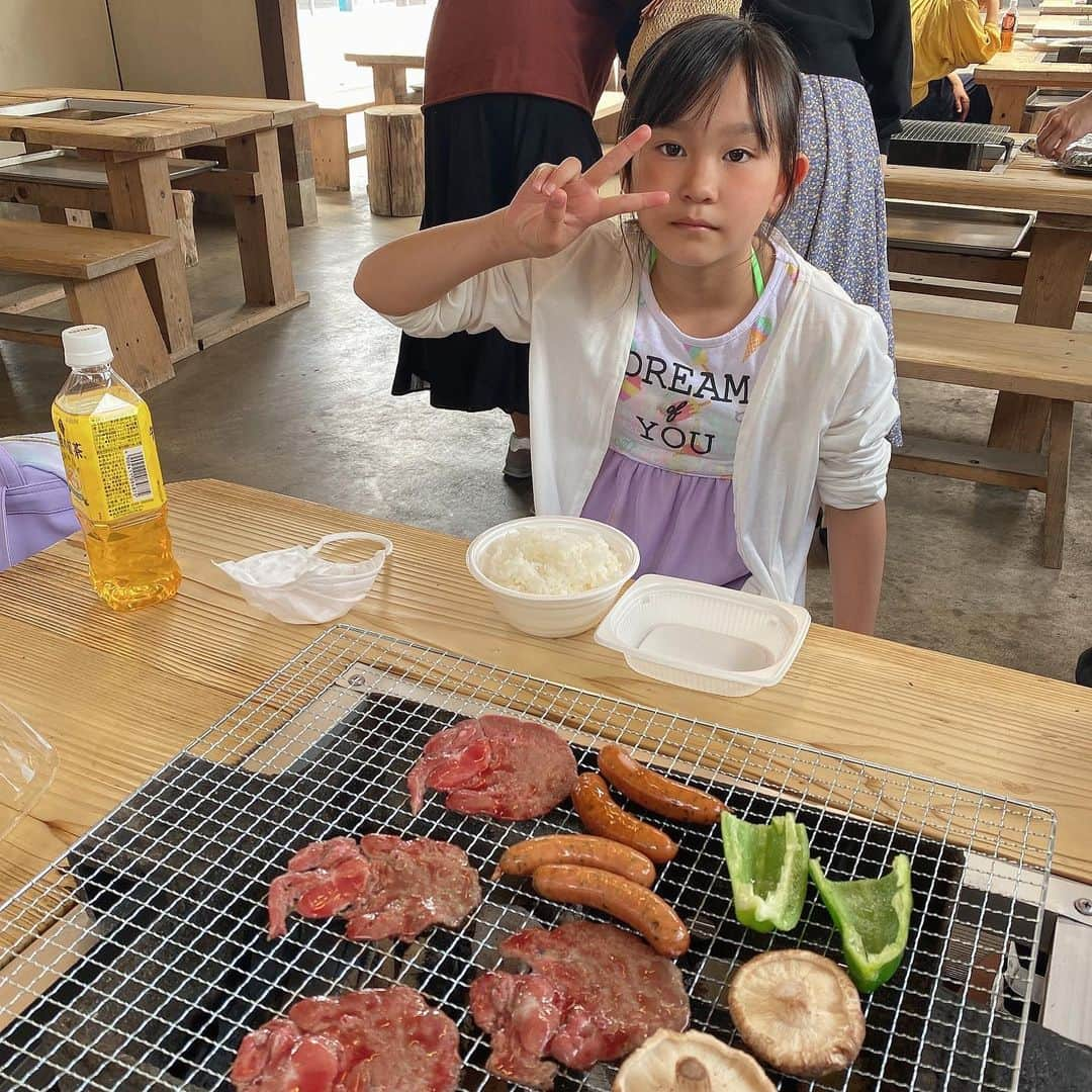 堀えりかさんのインスタグラム写真 - (堀えりかInstagram)「みんなでお泊りしてBBQ🍖💕   #姪っ子 #お友達 #BBQ #養老 #養老ミート #みつばちの郷 #はちみつ」5月17日 14時53分 - xerikax143