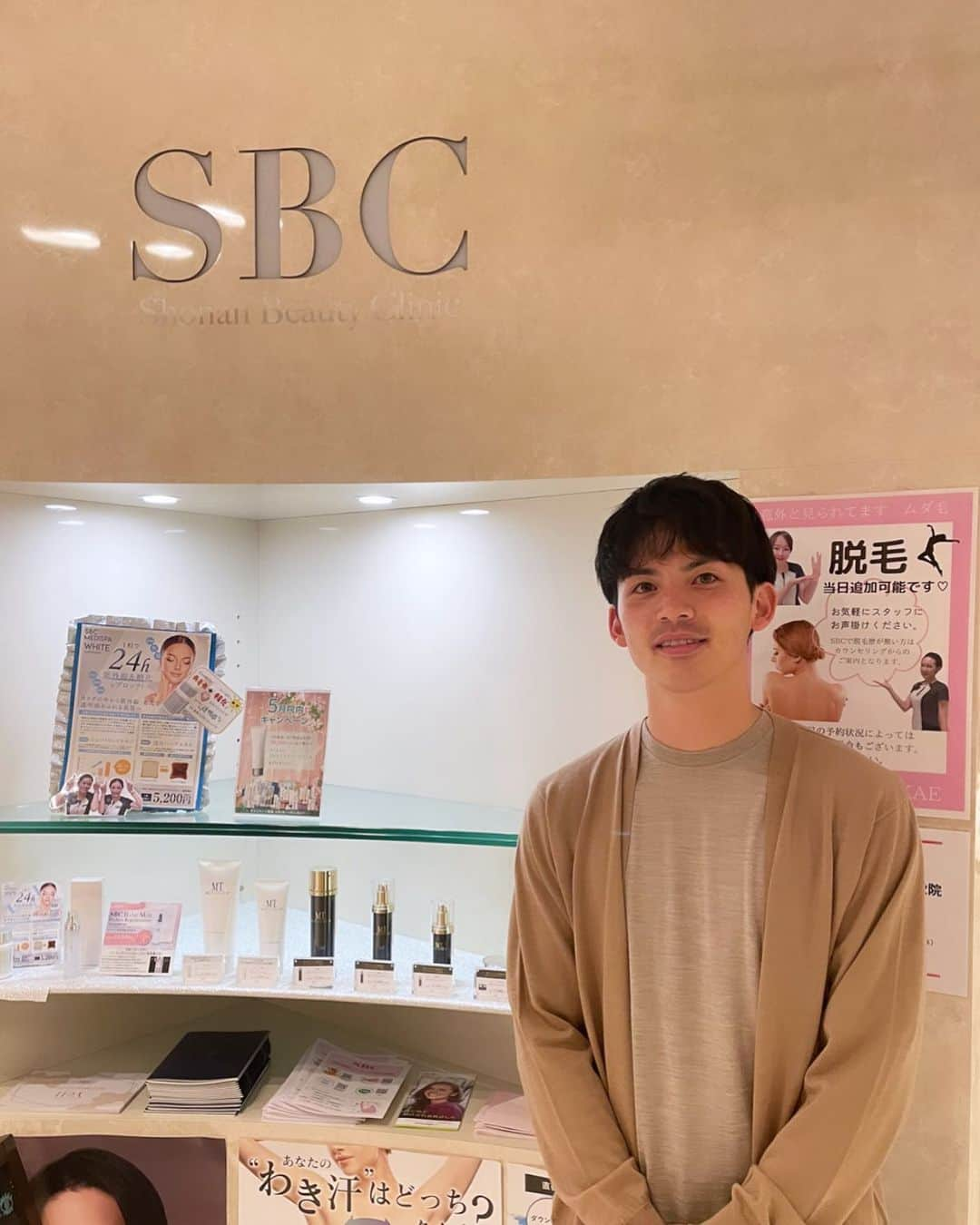 川口太一のインスタグラム：「湘南( @sbc_nagoyasakae )で初の医療脱毛をやってきました！！ 最初は想像を絶する痛みがあると聞いていたのでとても不安でした… でも施術してくれた方が優しく声をかけて下さりとても丁寧な対応してくれました🙇🙇 痛みも自分が想像していたよりも痛くなく、医療脱毛をやって良かったと思っています！これから効果を実感できるの楽しみだ😉 有難うございました！ @sbcbeauty_official  #湘南美容クリニック #湘南美容クリニック名古屋栄院 #美容クリニック #医療脱毛 #男性脱毛 #男性vio」