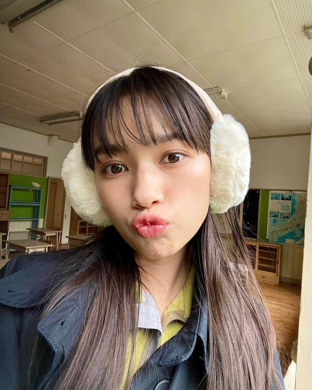 新井舞良のインスタグラム：「今日はロケで奥多摩に行ってました😽 実は奥多摩ずっと行ってみたかったんです…空気が綺麗で清々しくて霧たくさん吸ってきました。 気持ち良かった〜！！！！！！」