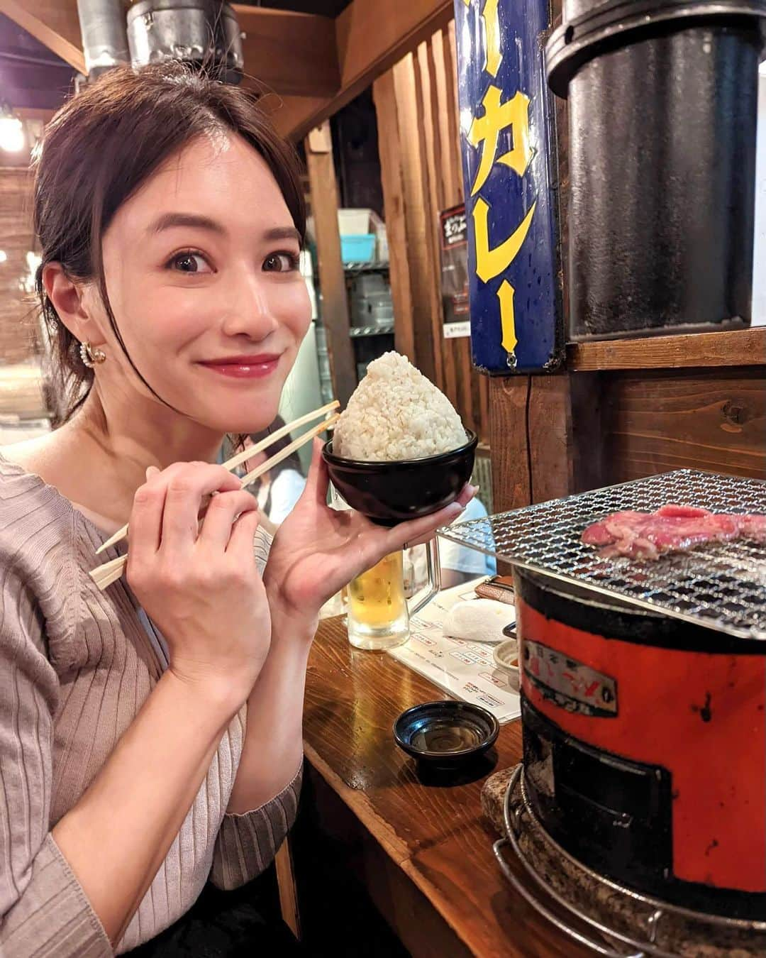 石井里奈さんのインスタグラム写真 - (石井里奈Instagram)「こんばんは♥️ 今夜は里奈ログ🥰 こちらも先月デビューした亀戸ホルモン👏とっても美味しかったのでこないだ恵比寿店に食べに行ってきよ💕🥺 . タン塩やホルモンとこの麦ご飯の組み合わせが最高に美味しくて❣️驚くほどにご飯が進む！普段だったら絶対こんなにご飯を食べることもない量を美味しくてサクサク食べれちゃうの🙆‍♀️♥️ . ただ今回行って思ったのは本店の方が麦ご飯はふわふわで、美味しかったかも🙆‍♀️雰囲気もあるかもしれないけど！笑  でもどちらも本当お肉美味しくて、また近いうちにまた行きたいと思います💛 投稿文書いてたらまたいきたくなってきた笑 . #りなまるグルメ #グルメ女子 #亀戸ホルモン #ホルモン #焼肉 #yakiniku #焼肉屋 #亀戸グルメ #恵比寿グルメ #お肉 #肉好き #ご飯 #白米 #麦ご飯 #漫画盛り #大盛り #コスパ最高 #コスパ #グルメ #東京グルメ #東京ディナー #下町グルメ #下町 #kameido #焼肉ディナー #焼肉デート #炭火焼き #炭水化物 #炭水化物祭り #タン塩」5月17日 20時04分 - ri7tin1025