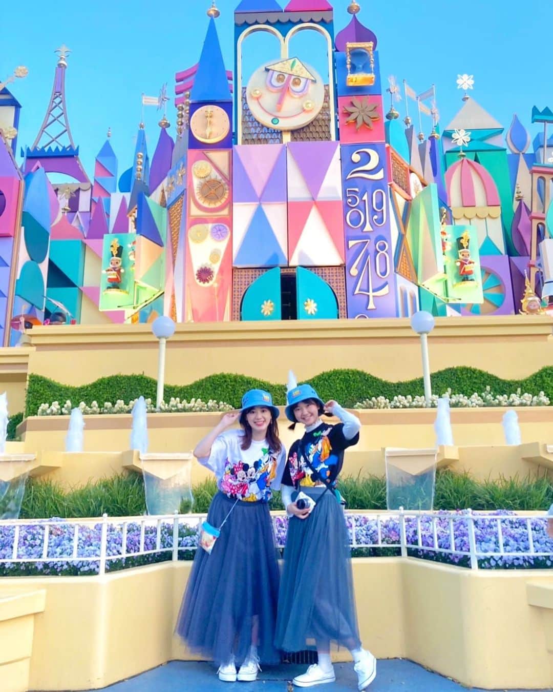 のインスタグラム：「先日、 ちおねちゃんと行ってきました❤️✨ 写真載せていきます😆  #TDL #TDR #ディズニーランド　#ディズニー　#楽しい　#イッツァスモールワールド #disneyland #disney #ディズニーコーデ #ディズニー写真 #おそろいコーデ #オソロコーデ」