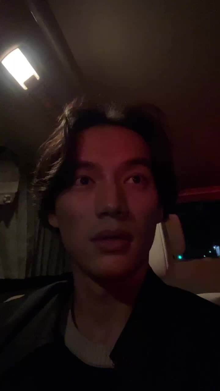 福士蒼汰のインスタグラム：「5分だけ帰宅中ライブ」