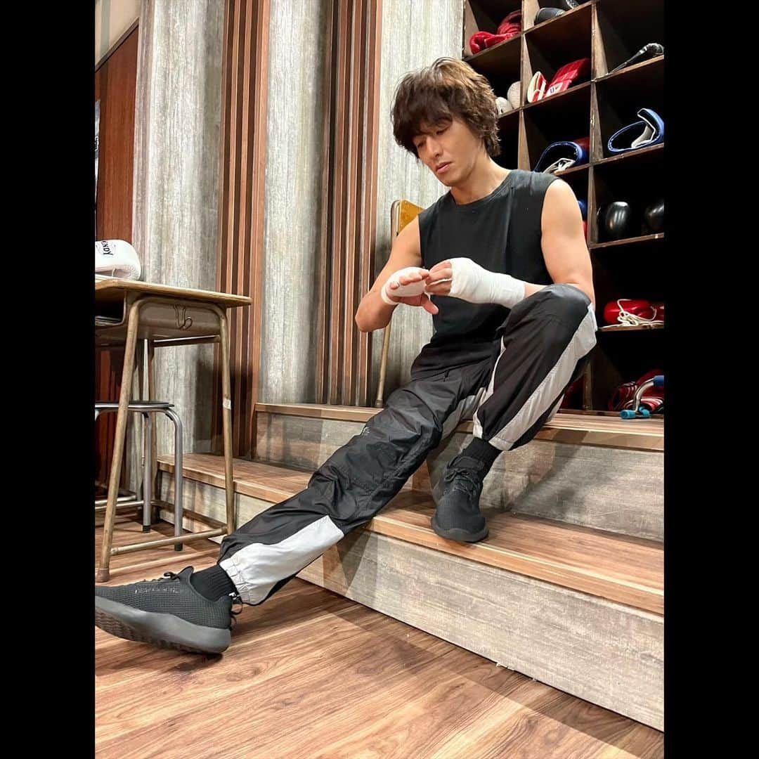 木村拓哉さんのインスタグラム写真 - (木村拓哉Instagram)「⁡ ⁡ ⁡ 「本日の撮影も、本当にお疲れ様でしたぁ〜❕ フィジカル的なシーンや、メンタル的なシーン。 色々な瞬間がありましたが、キャストの皆んなが本当に素敵でした❕ ありがとうございましたぁ〜❕」 ⁡ PEACE‼︎ ⁡ STAYSAFE! ⁡ 拓哉 #木村拓哉#TakuyaKimura」5月17日 21時03分 - takuya.kimura_tak