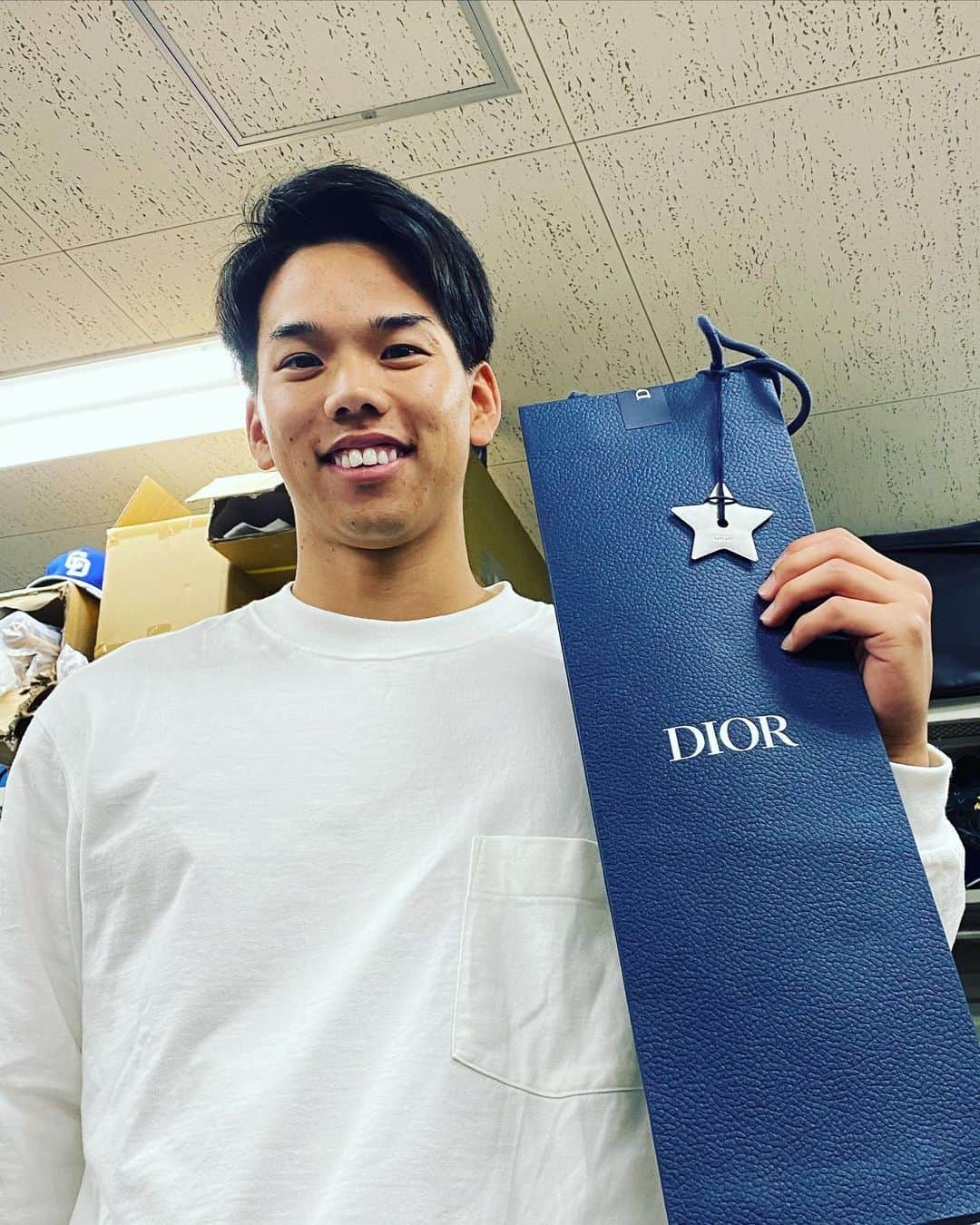 のインスタグラム：「28歳になりました！ たくさんのメッセージありがとうございます😊！ 28歳も全力で頑張ります！ 高松くんからプレゼントでネクタイもらいました✌️ありがとう！」