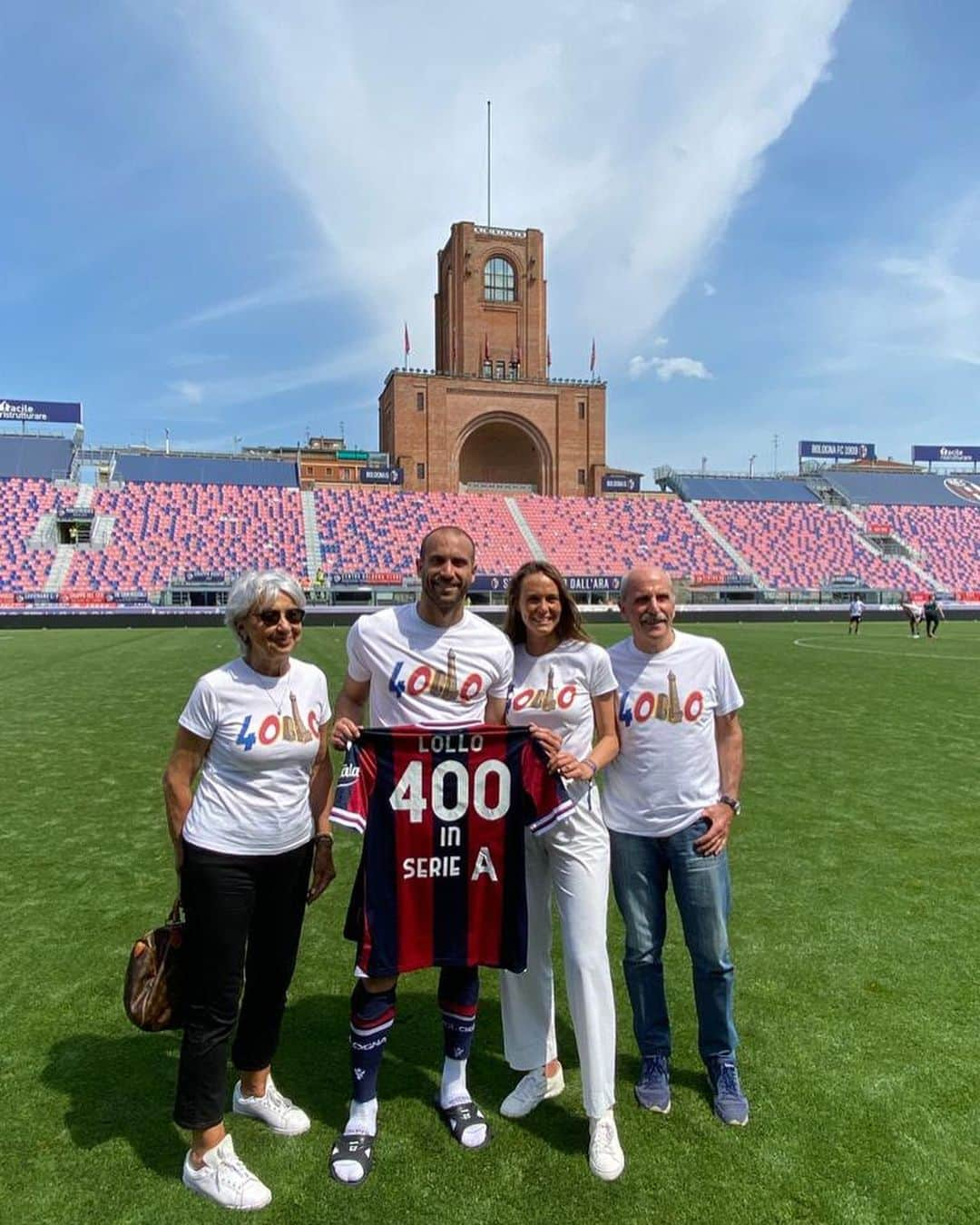 ロレンツォ・デ・シルヴェストリのインスタグラム：「Sogno diventato realtà! Ad Maiora!  +400 ✔️ ⚽️❤️💙 💪🏻」