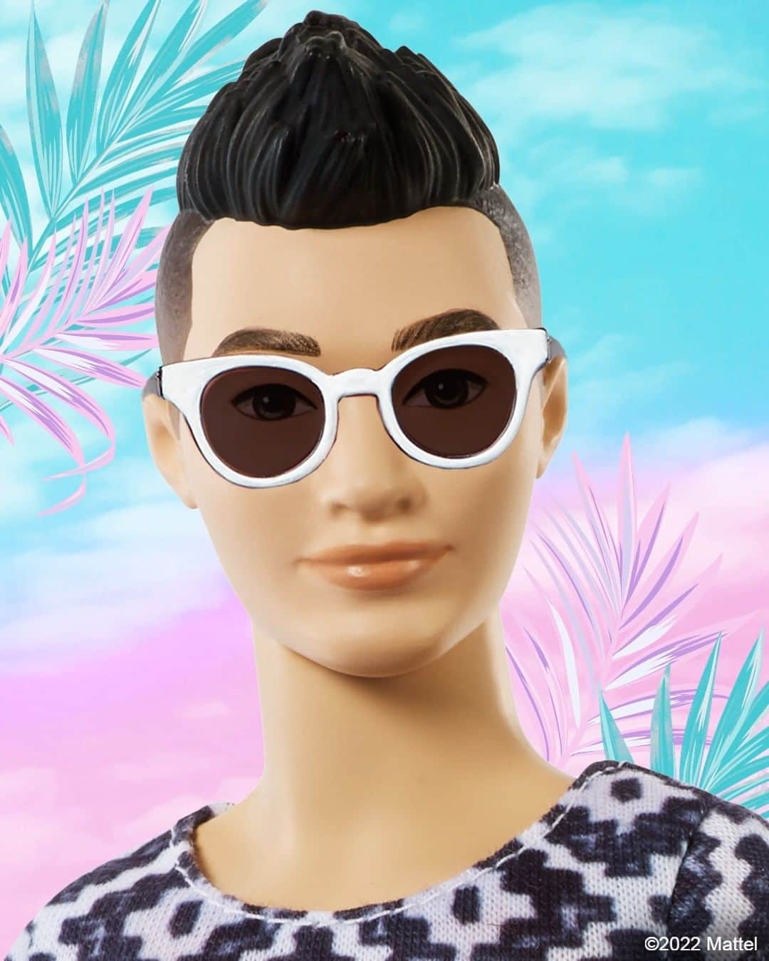 バービーのインスタグラム：「Sunshine on our minds. 🕶️☀️ What’s your summer fashion must-have? #Barbie」