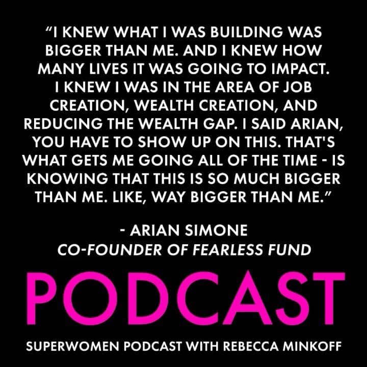 レベッカミンコフのインスタグラム：「@ariansimone’s feel-good attitude is almost necessary when you’re working to change the numbers in venture capital funding. Arian’s company, @fearless.fund, invests in businesses founded by women of color, a group that receives less than 1% (!!!) of all VC funding, despite the high percentage of founders who fall into this category. Tune in to todays episode to hear about how Arian supports the goals and determination of fellow women of color, creating jobs, wealth, and legacy one founder at a time.」