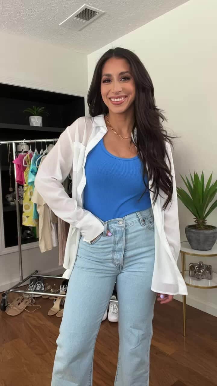 ロック&リパブリックのインスタグラム：「Yvette’s summer style guide☀️   Is your wardrobe ready for summer? Check out @yvetteg23 ‘s favorite summer looks for the whole family!」