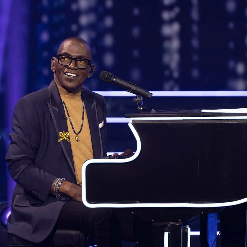のインスタグラム：「We're getting retro tonight! 🤩  #NameThatTune is back at 9/8c on @foxtv @realityclubfox」