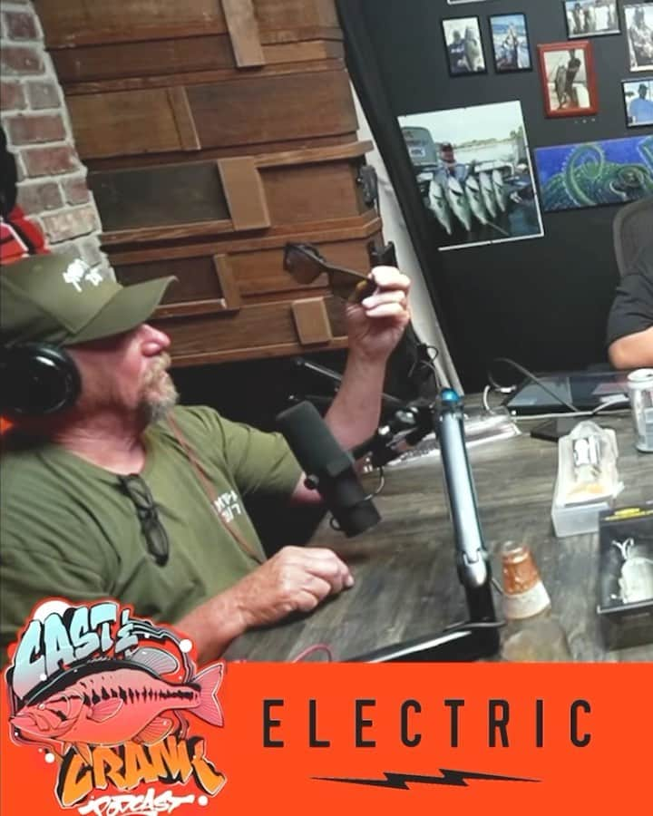 Electric_Fishingのインスタグラム：「The GOAT of Swimbait fishing @swimbait247 was recently a guest on @castandcrankpodcast .  In this episode he shares a ton of epic information including his favorite glasses for fishing🔥🔥🔥  #ElectricSunglasses #PolarizedSunglasses #StyleThatPerforms #ElectricFishing」