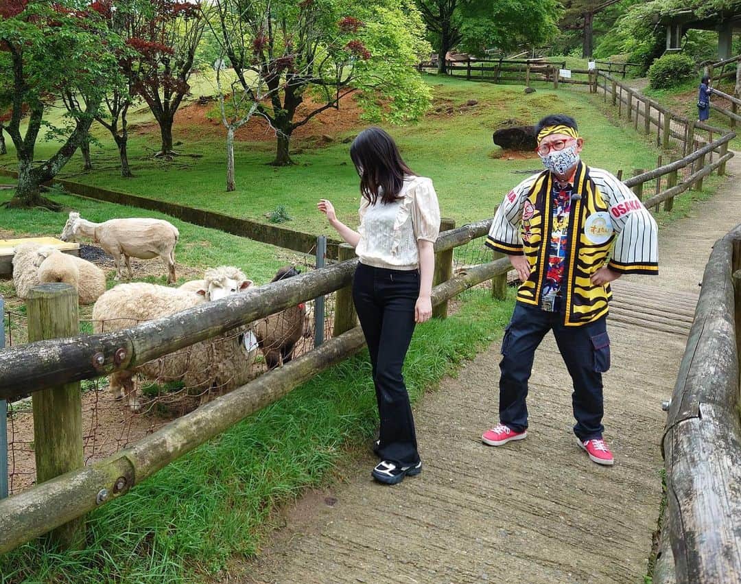 虎谷温子のインスタグラム：「明日放送予定のロケはどこに行ってきたでしょう！？その2！ 昨日の写真と同じ市町村です。 森さんと行ってきました〜！ 行き先はくじ引きで決めています😃 #すまたん」
