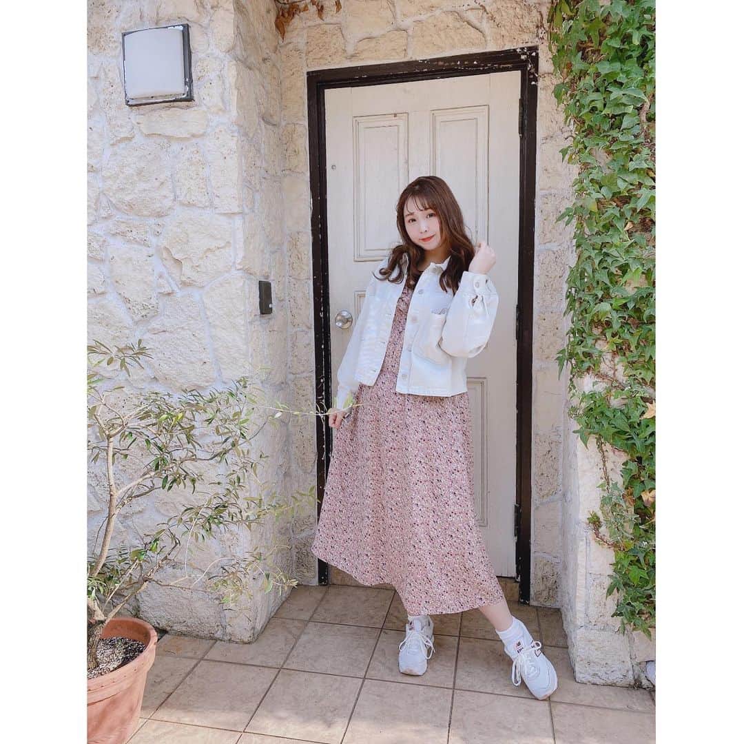 岩村捺未のインスタグラム：「#パレモバ の撮影の時に撮ってもらった私服🌻  ワンピース...@re.j_supure_official  ジャケット...#tiptop    ワンピースは前々回の撮影の時に一目惚れしました🥺超お気に入り♡   #ぽっちゃり #ぽっちゃりコーデ #ぽっちゃり女子 #パレモバ #re_j #supure」