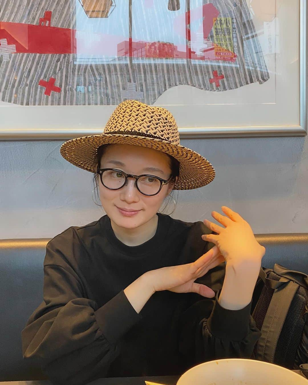 山本真由美さんのインスタグラム写真 - (山本真由美Instagram)「. . 🥢🕶off   . . #soba #japan  #hat #strawhat  #tokyo #photography  #food #glasses #coordinate  #maisonmichelparis #hyke #prada  #eyevan #eyewear #사랑」5月18日 11時41分 - mayumi_yamamoto.official