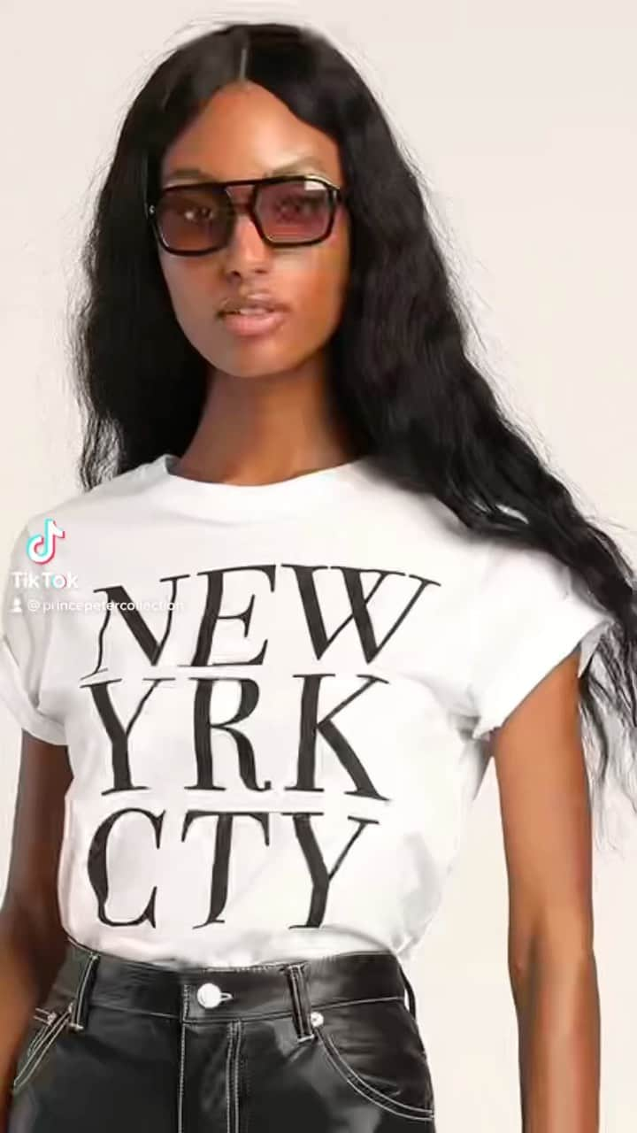 プリンス ピーターのインスタグラム：「We LOVE New York!  Prince Peter Collection style NYC available now! #princepetercollection #princepeter #newyorkboutique #newyorkcity #nyc #newyorkmodels #magictradeshow #wwdmagic #coterienyc #atlapparel #dallasmarket #boutiqueboss #boutiqueshopping #boutiquestyle #bestseller」