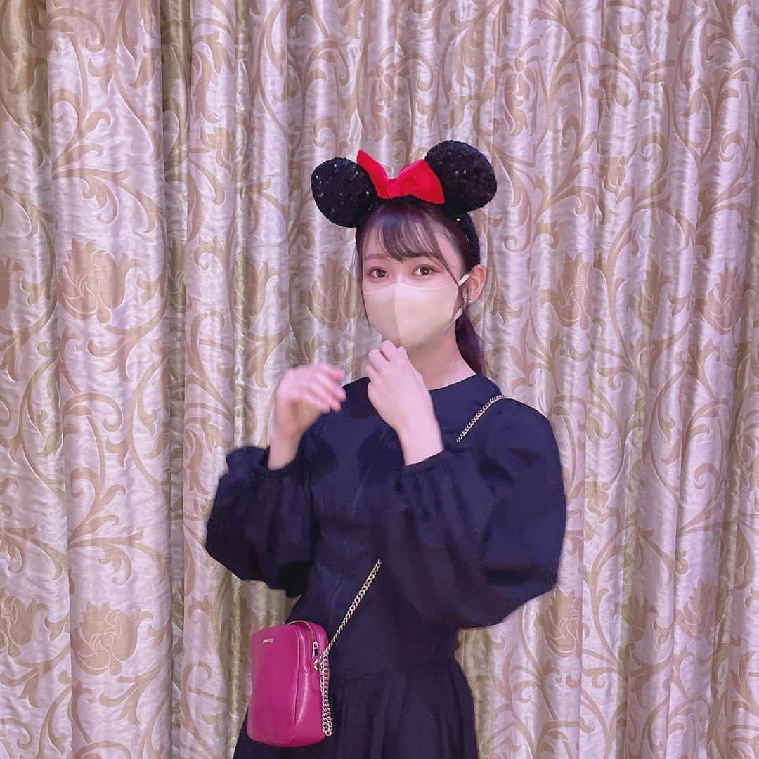 宮川里奈のインスタグラム：「この間お母さんとディズニーランドに行ってきました🤍 ディズニーに行った時の投稿多めで恥ずかしい😂 #disneyland #disney #❤️」