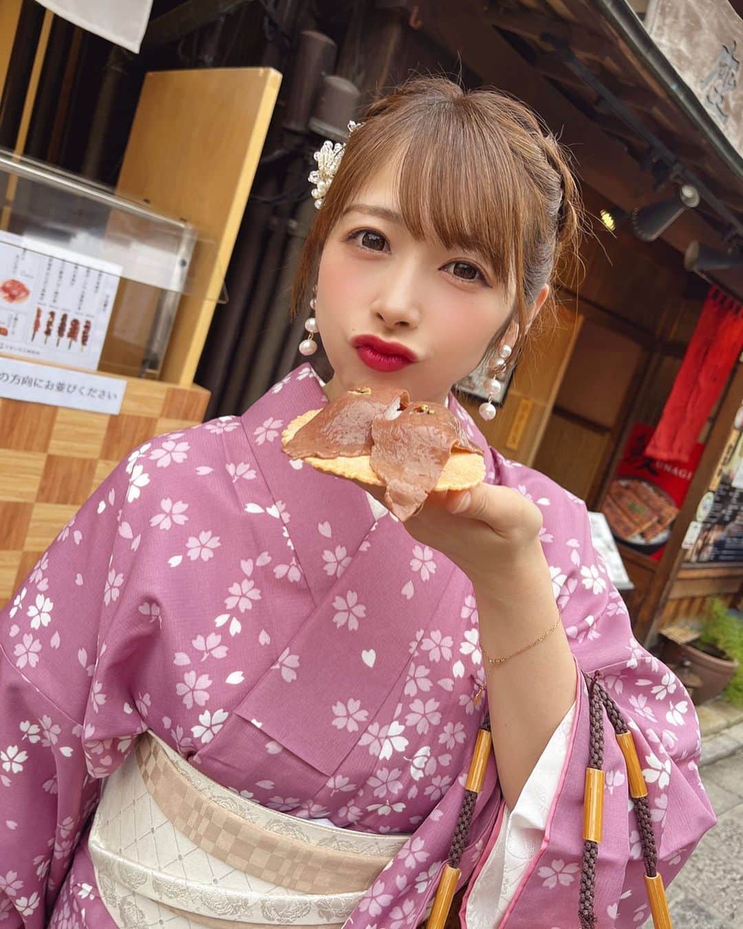のインスタグラム：「. . そろそろ私のお誕生日 ８月１０日バースデーイベントのこと 少しずつ考えていきたいと思います🔥 . みんなの意見も踏まえて考えたいから ご協力よろしくお願いします❤️ ストーリーに質問投げてるので答えて💓 . ストーリー消えてたら個々に解答でも✨ ①過去にしたパフォーマンスで もう一度みたいのありますか⁇歌でもダンスでも‼︎ 複数解答もあり❤️ . . ②販売してほしいグッズありますか⁇ 複数解答もあり❤️ . . 意見お待ちしてます(*ฅ´ω`ฅ*) . . #８月１０日あけておいてね♡ #みのり生誕祭 #聖母みのり様  #バーレスク東京」