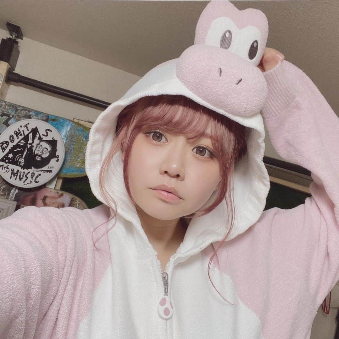 川﨑由意さんのインスタグラム写真 - (川﨑由意Instagram)「⁡ 髪の毛ピンクマン💓 ⁡ 大好きなパジャマと色合ってる🌸🌸  @rois_ikari さんありがとうございました🧸 ⁡ #ROIS#ヘアカラー#ピンク#ピンクカラー」5月18日 22時46分 - yui533