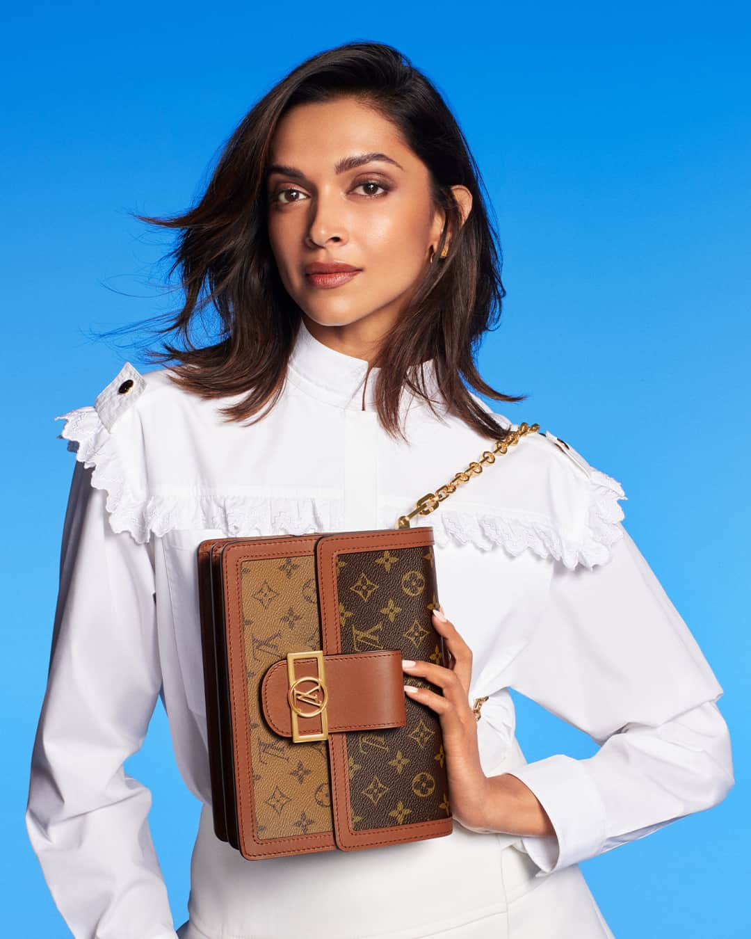 ルイ・ヴィトンさんのインスタグラム写真 - (ルイ・ヴィトンInstagram)「Effortlessly chic. Captured in her free-spirited nature, new #LouisVuitton House Ambassador #DeepikaPadukone is ready to seize the day, #LVDauphine in hand. Discover the campaign via link in bio.」5月18日 15時00分 - louisvuitton