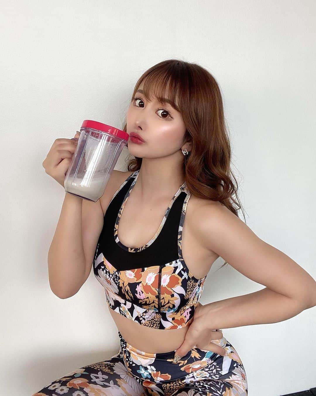 のインスタグラム：「. . GYM🤍🤍 . (( @chance.gym )) . . 背中の筋が欲しいので 今年も頑張ります💪❤️❤️ . もちろんお尻も🍑！ . . . ここはマシーンも豊富で 絶賛！筋肉痛です😂💦🏋️‍♀️！笑笑 . お尻は鍛えたらほんとに変わるから 女の子はほんとにやったほうがいい🥰💗 . . . トレーナーさんもすごく丁寧に 教えてくれるから安心だよ❤︎ → @zukikazu_09  . . . "shihoの紹介"で今なら 体験料金と入会金20,000円が 無料になるみたいです🤨❤︎❤︎❤︎ . ジム気になる方はDMください😊 . . . .  #中目黒パーソナルジム #中目黒パーソナル #パーソナルジム #中目黒 #chancegym #gym #gymgirl #me #training #trainingday #japanesegirl #トレーニング #トレーニング女子 #背中トレーニング #尻トレ #尻トレーニング #美尻トレーニング #ダイエット #自宅トレーニング #ヒップアップ #ファッション #楽痩せ #バストアップ #バストアップメニュー #バストアップ成功 #ダイエットメニュー  #ランジェリー #diet #bodymake  #ビジョビ」