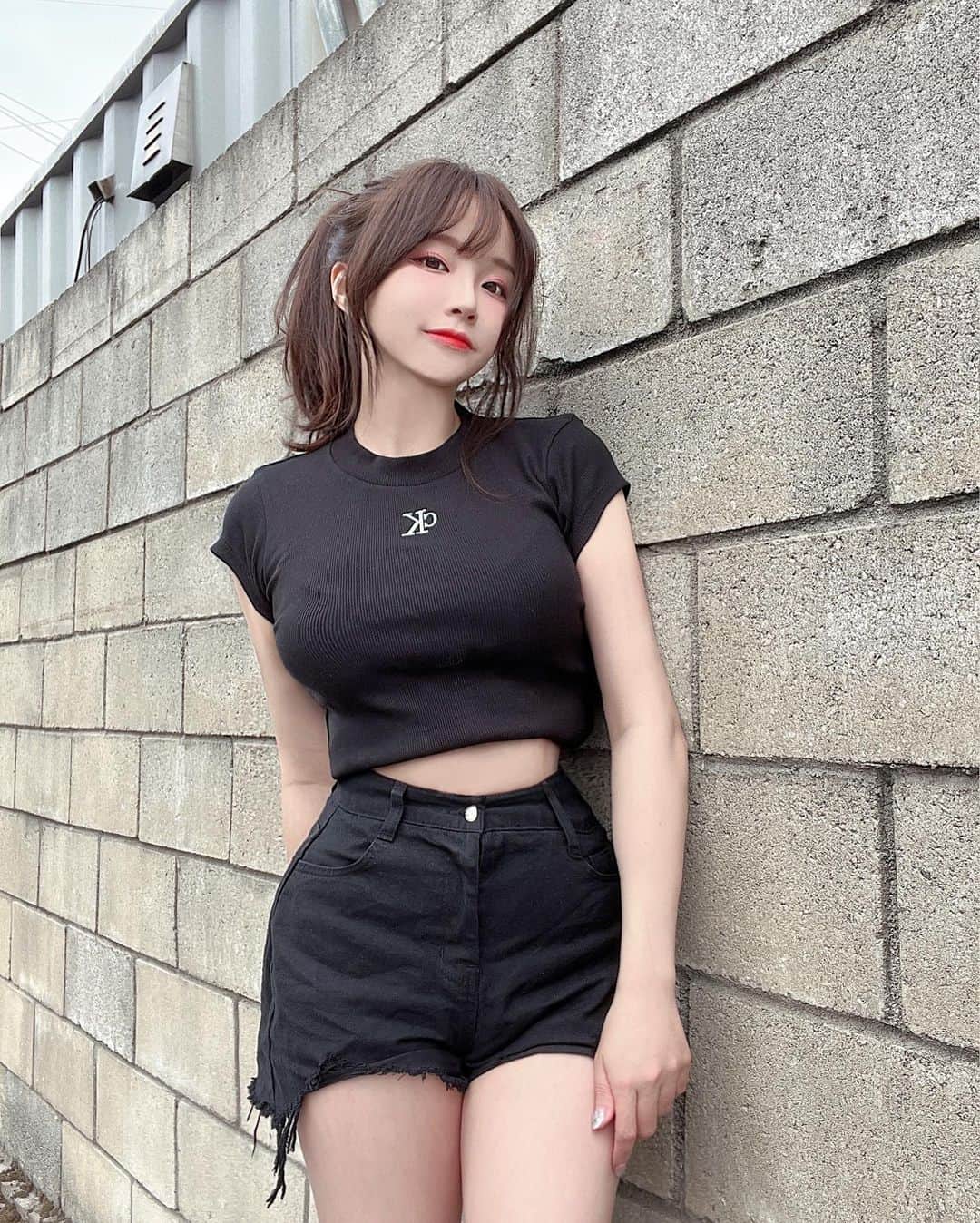 ココのインスタグラム：「요즘 다이어트중 😻 다이어트 같이 하실분 ✋」