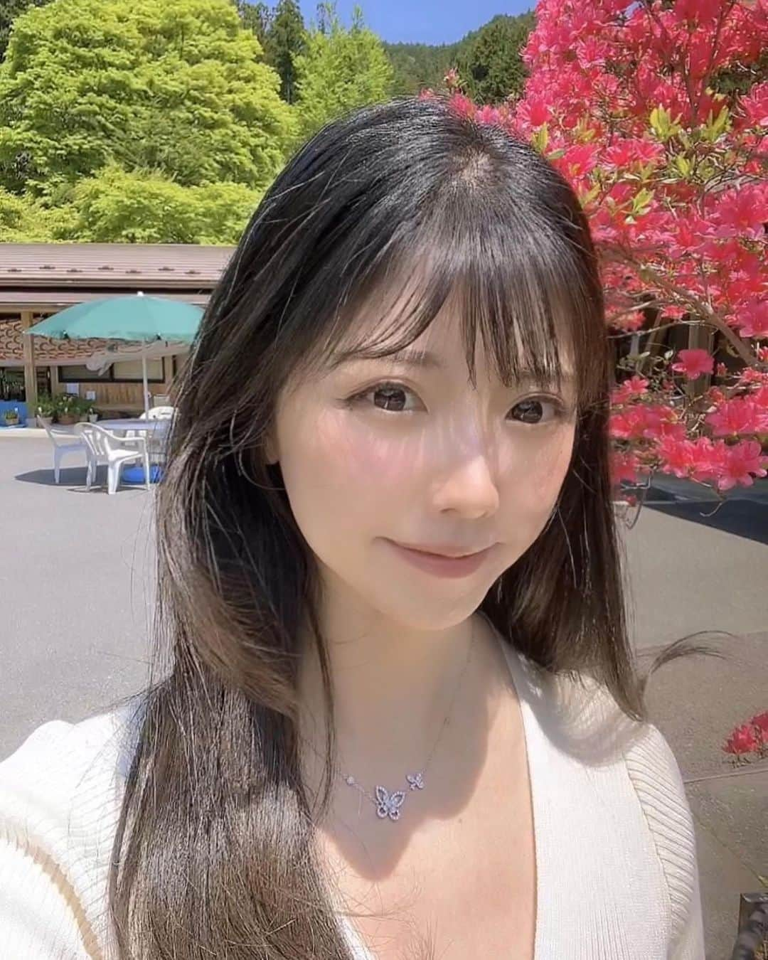 美女美容事情さんのインスタグラム写真 - (美女美容事情Instagram)「《栃木旅行🚃×美女😍💖　》⁠⠀ *⠀⠀⠀⠀⠀⠀⁠⠀⁠⠀⁠⠀⁠⠀⁠⠀ 今回ご紹介させて頂きますのは!!👀❤️⁠⠀⁠⠀⁠⠀⁠⠀⁠⠀ 𝓜𝓲𝔀𝓪さん<@miiiwa_87> の素敵なお写真📸⠀⁠⠀⁠⠀⁠⠀ *⠀⁠⠀ 透明感溢れる美人さんですね‼︎☺️❤️⠀ 背景のお花も綺麗でお散歩日和ですね✨⠀ *⠀⁠⠀⁠⠀⁠⠀⁠⠀⁠⠀ 𝓜𝓲𝔀𝓪さん<@miiiwa_87> 素敵な投稿をありがとうございました☺️📸✨⠀⁠⠀ 𝓜𝓲𝔀𝓪さんのアカウントには他にも素晴らしい投稿が沢山ありますので是非覗いてみてくださいね💁‍♀️💙⁠ ⁠⠀ ⠀⠀⁠⠀⁠⠀⁠⠀⁠⠀ △▼△▼△▼△▼△▼△▼△▼△▼△▼ ⁠⠀⁠⠀⁠⠀⁠⠀ ❤️🧡💛「ビジョビ (美女美容事情)」💚💙💜⠀⠀⠀⠀⠀⠀⠀⠀⠀⠀⠀⠀⠀⠀⁠⠀⁠⠀⁠⠀⁠⠀⁠⠀⁠⠀ 👇掲載ご希望の方は👇⠀⠀⠀⠀⠀⠀⠀⠀⠀⠀⠀⠀⠀⠀⠀⁠⠀⁠⠀⁠⠀⁠⠀⁠⠀⁠⠀ @b_b_j.jタグ付けと🖤 #ビジョビ ⁠⠀⁠⠀ 🖤タグ付けお願いします⠀⠀⠀⠀⠀⠀⠀⠀⠀⠀⠀⠀⠀⠀⠀⁠⠀⁠⠀⁠⠀⁠⠀⁠⠀⁠⠀ △▼△▼△▼△▼△▼△▼△▼△▼△▼ ⁠⠀⁠⠀ #美人#美人#栃木旅行#つつじ⠀ #夏日#透明感#清楚#休日コーデ⠀ #インスタ美女#インスタ美人」5月18日 17時13分 - b_b_j.j