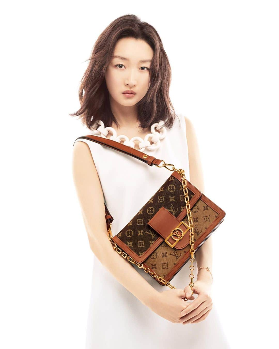 ルイ・ヴィトンさんのインスタグラム写真 - (ルイ・ヴィトンInstagram)「A feminine allure. #ZhouDongyu shares her thoughts on what the #LVDauphine bag represents to her. Discover the #LouisVuitton campaign via link in bio.」5月18日 18時10分 - louisvuitton