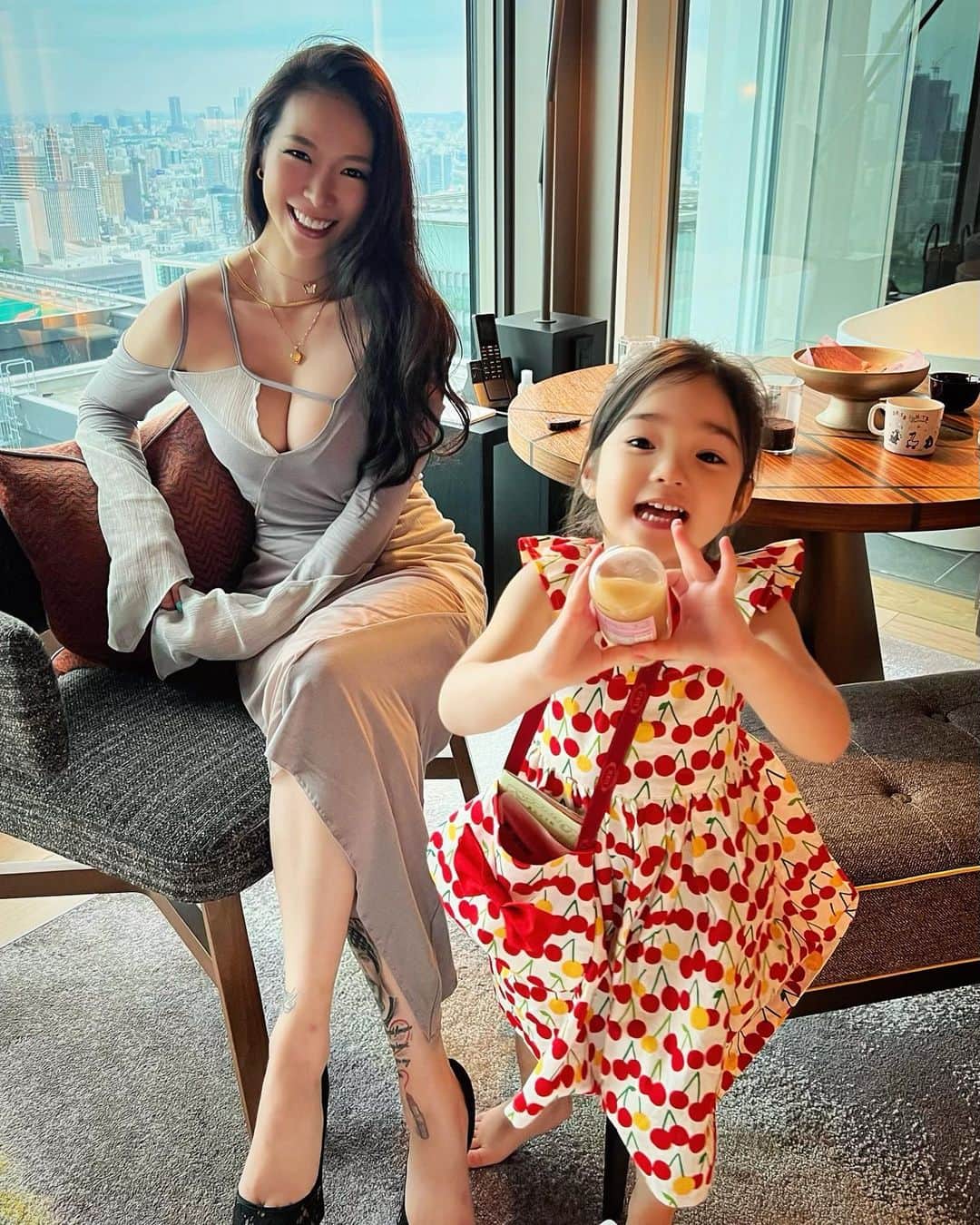 紅蘭さんのインスタグラム写真 - (紅蘭Instagram)「めちゃくちゃ反響良かった @iruka__offi 作のドレス🤍🤍 そして彼女が ...