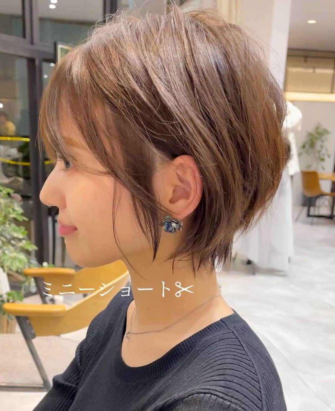 ✂︎伊輪/ショート&ボブ/銀座/渋谷/亀戸/美容師✂︎のインスタグラム：「🟥5店舗にて＊サロンワーク日程✂︎✂︎✂︎🟥 ✨✨✨✨✨✨✨✨✨✨✨✨ ◆TOKYO店 5/21＊22＊25＊26 6/3.4.5.9  ◆East店 5/24＊6/14  ◆福岡店 出勤情報⭐️ 5/17＊5/18＊6/7＊6/8  ◆OSAKA店出勤情報⭐️ 5/19＊5/20 6/17＊6/18＊6/29＊6/30  ◆心斎橋店出勤情報⭐️ なし  ✨✨✨✨✨✨✨✨✨✨ 心斎橋、OSAKA、福岡でもサロンワークいたします！ . ご予約はDMください✂︎ . ①フルネーム （カタカナ） ②メニュー  ◆ご新規様 A.『 カット&天使の艶トリートメント』25,000円(税抜） B.『カット&天使の艶カラー』¥30,000円（税抜） C.『カット&天使の艶カラー&トリートメント』¥36,000円（抜）  ◆顧客様 D.顧客様限定＊カット&天使の艶トリートメント ¥25,000→¥20,000（税抜）22,000（税込）  E.顧客様限定＊ カット&天使の艶カラー&トリートメント  ¥36,000→¥31,000（税抜）34,100（税込）  F.『カット&天使の艶カラー』　　　　　　 　  ¥30,000円→¥25,000 （税抜）27,500（税込）  ③希望日 ④希望時間 　10時から17時まで . ご予約ご希望の方は ぼくに直接DMくださいな😉😉😉😉😉😉✨✨✨✨ .  #ヘアカタ#髪型#黒髪#美容学生#ショート#ショートヘア#美容室 #ショートカット#ショートボブ#ボブ#ヘアアレンジ#カット#前髪#丸みショート#切りっぱなしボブ#前髪カット#成人式#結婚式#ハンサムショート#小顔カット#ヒルナンデス#i.#i#itokyo #iosaka #ieast#i美容室 プレ花嫁#卒花嫁　#日本中に届けたい #日本中に届けたい」