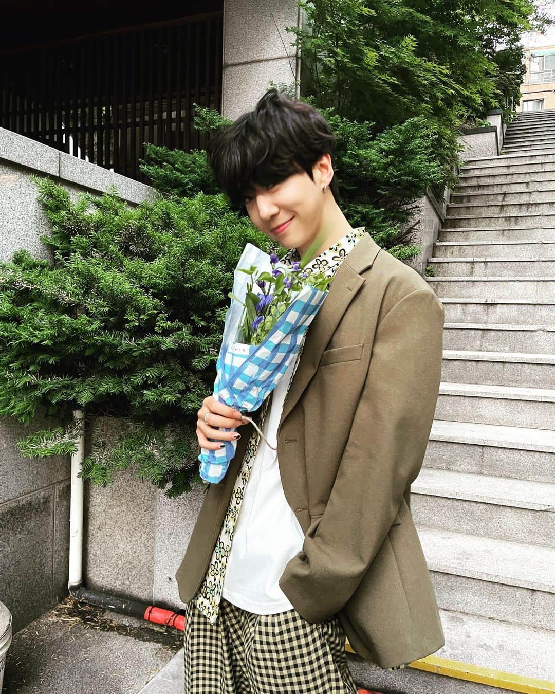 バン・ヨングクのインスタグラム：「🌼」