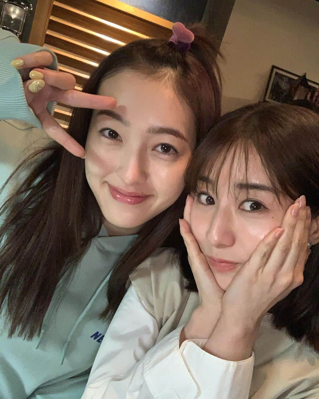 のインスタグラム：「めるみな実♡＋ひょっこり片桐さんショット📸  みな実さんと私の共通点がありまして、実は同じ場所にホクロがあるんです😂 是非探してみてください✨  #吉祥寺ルーザーズ #田中みな実　さん #片桐仁 さん」