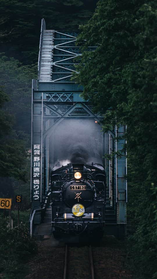 deepskyのインスタグラム：「Steam Train running in countryside of Japan  . . .  #steamtrain #SL  #train #reel #リール #撮影 #niigata #新潟 . . . #lonelyplanet #voyaged #stayandwonder  #awesomephotographers #complexphotos  #sonyalpha #bealpha  #earth #earthfocus #discoverearth #thegreatplanet #streets_vision  #earthofficial #roamtheplanet  #earthbestshots #lovetheworld  #visitjapan  #japantrip #japantravel #wonderful_places  #beautifuldestinations #hopebeast」