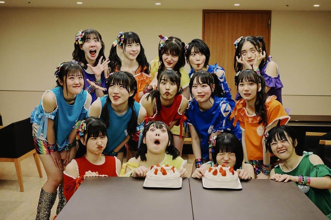 虹のコンキスタドールのインスタグラム：「6/4(土)なかのZEROホールからスタートする 虹のコンキスタドール『全国美味いもの征服ツアー2022』6都市の追加公演が決定しました🌈  詳細はこちら🔽 https://2zicon.tokyo/news/62001.html  #虹コン」